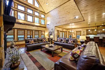 Image de Nouveau! 5 Chambre 3. 5 Baignoire-bain à remous, aire de jeux, près de Broken Bow Lake