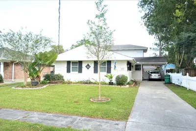 Image de 6. 4 milles à N. O. Superdome FrenchQuarter 5 Br 2 1/2 Ba pouvant accueillir jusqu'à 10 joueurs