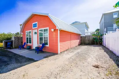 Image de Nouvelle construction chalet adapté aux animaux domestiques une maison de retour de la plage! 50 pieds à l'eau