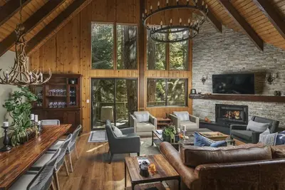 Image de Cabane au sommet des arbres | Luxe 3bd / 2ba, 8 personnes, quai, dans le village