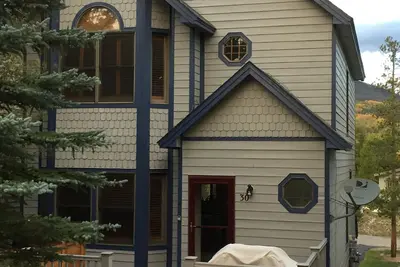 Image de Belle maison victorienne, récemment rénovée, 1/2 pâté de maisons de la rue Main