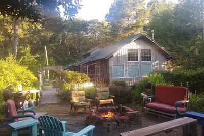 Image de Kid / Dog Friendly-Firepit-Poêle à bois-Grande terrasse-Hamac-Bbq-Douche extérieure-Nice
