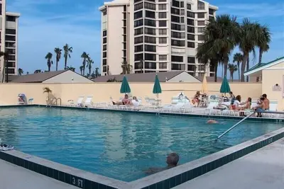 Image de Condo 1er étage dans Gated Oceanfront Resort w / piscines, terrain de golf et de nombreux équipements