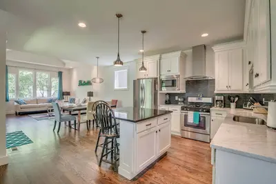 Image de (2) 4e Nuit Gratuite! ! ! - Maison Neuve 4bd \/ 3ba, 3. 0mi au centre-ville \/ Broadway