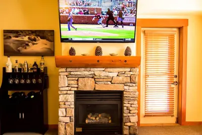 Image de Village Lodge Spacieux 2br / 2ba, Tv 55 \", magnifique remodelage, réduction <4 personne, . . .
