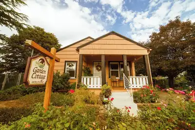 Image de Belle Charme 1920 Cottage Dans Downtown Dundee - 2 Chambre / 1 salle de bain