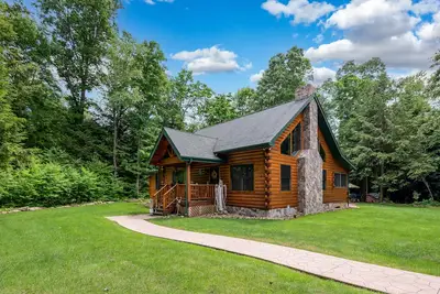 Image de Belle cabane en rondins sur 17 acres dans Nw Pennsylvanie w / Hot Tub