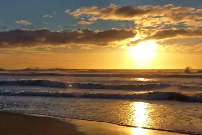 Image de Maison de plage spacieuse face à l'océan sur la magnifique baie de Monterey