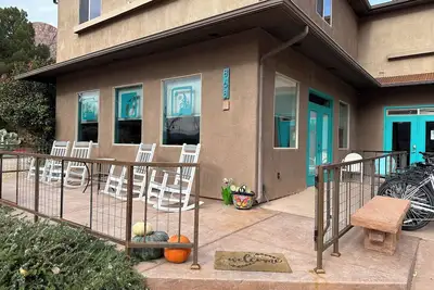 Image de Central et spacieux 2 chambres au coeur de la ville! 1 M à Zion. 4-6 personnes