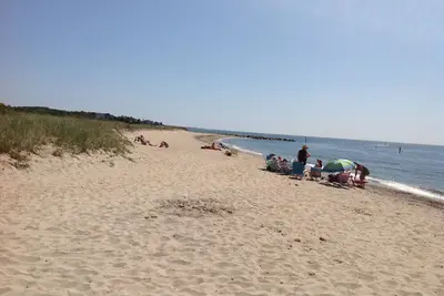 Une escapade automnale parfaite pour deux familles! À quelques pas de la plage privée! 11 couchages.