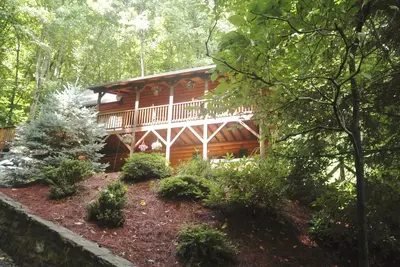 Image de 2 Master Suites - bain à remous - réductions sur le ski! Emplacement parfait pour tous!