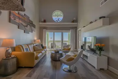 Image de Front de mer - vue sur l'océan! Loft de luxe spacieux avec tout ce dont vous avez besoin.