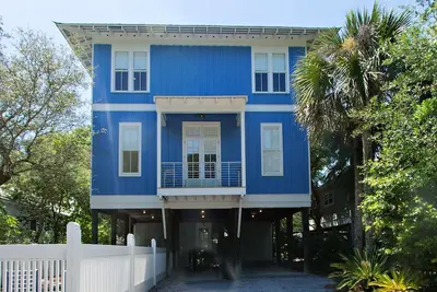 Image de Maison de plage contemporaine unique en son genre - à 300 mètres de Red Bar / Beach