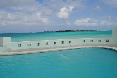 Image de Emplacement! ! ! aucune voiture nécessaire, Oceanfront de luxe, notre maison sur Hgtv