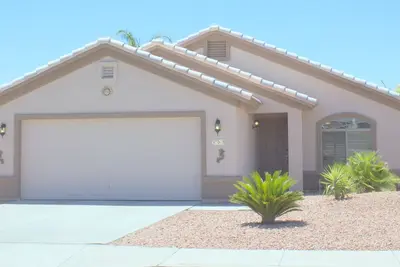 Image de Retraite surprise! Piscine chauffée, bain à remous, voiturette de golf, promenade à pied!