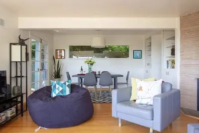 Image de Belle Mid Century Modern Gem dans les North Berkeley Hills