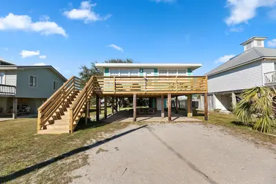 Image de Entièrement rénové 2Br / 2Ba- Prime Gulf Shores Location! Promenade à la plage et restaurants