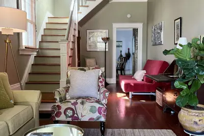 Image de Nola House-Center de toutes les choses de la Nouvelle-Orléans! Dans le quartier historique!