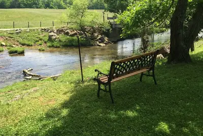 Image de Vous cherchez une escapade à la campagne - Près de Virginia Tech? Grande cour clôturée pour animaux de compagnie