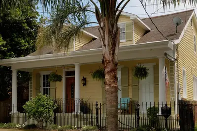 Image de Vente de juillet! , très bien situé, proche de tout, # 17str-04198