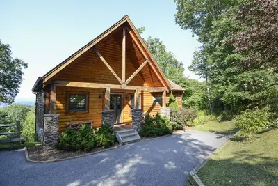 Image de Purple Haze: Log Cabin, près de Blue Ridge Pky, des vues spectaculaires et un bain à remous