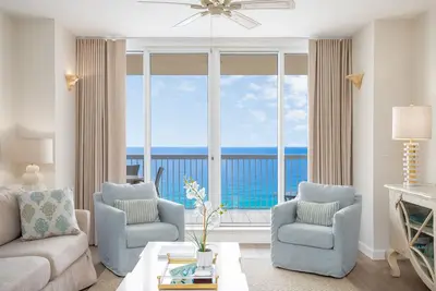 Image de Salon Nouvellement RÉNOVÉ! Grandes Rabais Pour Novembre Et DÉCEMBRE