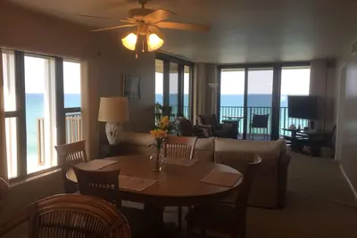 Image de Penthouse Front de Mer avec balcon ouvert