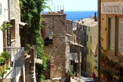 Image de Charmante maison de village dans un village médiéval, proche de la plage et Nice