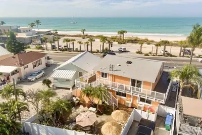 Image de Vues du golfe et du coucher du soleil! ! ! 1br Apt. B est un emplacement central, à pied de tous les emplacements