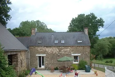 Confortable famille Gite dans un petit hameau, pouvant accueillir jusqu'à 6