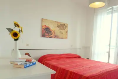 Image de Quelle vue sur la mer! ! ! Belle appartement de trois pièces rénové