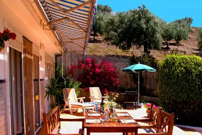 Image de Charmant bungalow de 2 chambres 'Vinuela', pour 4 personnes, dans un complexe de vacances à la campagne