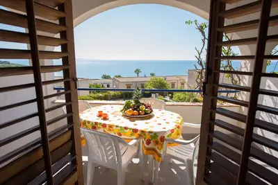 Image de Panoramic appartement de deux pièces, 4 couchages, 200 mètres de la mer, wi-fi, d'un court de tennis / football
