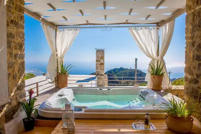 Image de Maison de maître avec jacuzzi en plein air et vue imprenable sur la mer Méditerranée