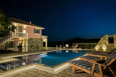 Villa Athinais - Détendez-vous dans la nature, piscine privée, barbecue