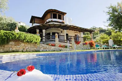 Image de Maison de montagne traditionnelle de Rocabella avec piscine privée