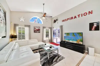 Image de Bienvenue à The Inspiration Villa à 5 km de Disney World, piscine plein sud