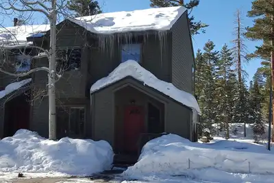 Image de Mammoth Spacious Townhouse, 2br + Loft w / bed, 2 Masters w / ba, . 5mi to Village