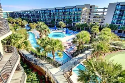 Phoenix on the Bay 2br / 2ba Condo 5e étage Vue magnifique, rivière paresseuse, toboggan
