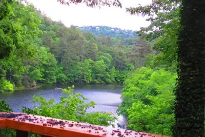 Image de Lakefront 4 Br 3 Ba Mountain Cashiers Home - Pas de frais par le propriétaire