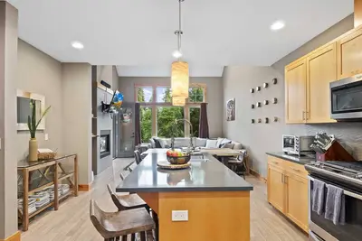 Image de Maison familiale Suncadia, à pied de tout! Avec bain à remous et foyer