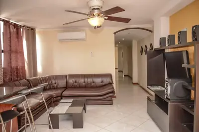 Image de 3 chambres, 3 blocs de Lleras Avec bain à remous