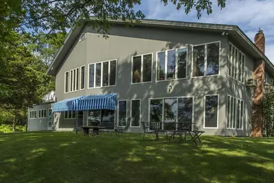 Image de Accueil Waterfront sur la magnifique île de Shelter w / grand quai en eau profonde