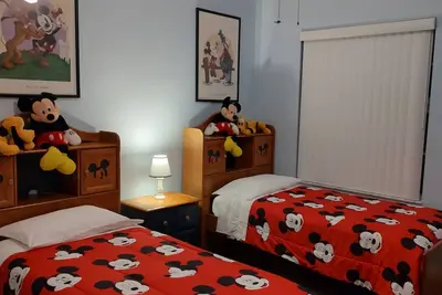Image de 125 $ / nuit 4br / 3ba privé et spacieux à 15 min de Disney, piscine