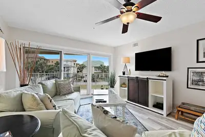 Image de Tarifs spéciaux Condo 2/2 salles de bain avec service de plage Animaux acceptés