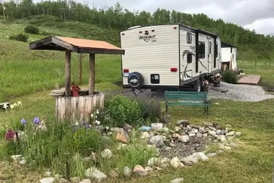 Image de Vue Sur La Montagne sur un budget & Close To sur glacier Un GOÛT rustique du passé de Montana