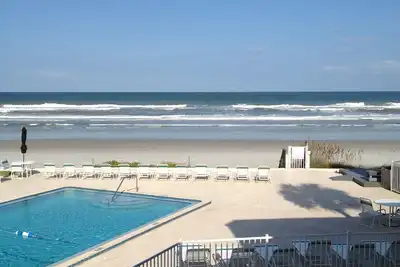 Image de 2/2 Direct Oceanfront, Boogie Boards, parapluie, serviettes de plage, PRÊT pour Vous!