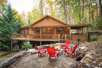 Image de Cosby rustic treat! W / wrap autour porche, bain Ă remous, WiFi et un foyer de pierre!