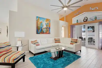 Image de Bienvenue à The Luminous Villa, à 5 km de Disney World, piscine / spa privé