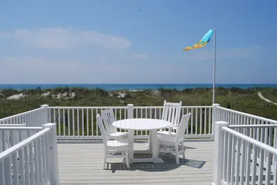 Image de Spectaculaire retraite familiale en bord de mer à Atlantic Beach!